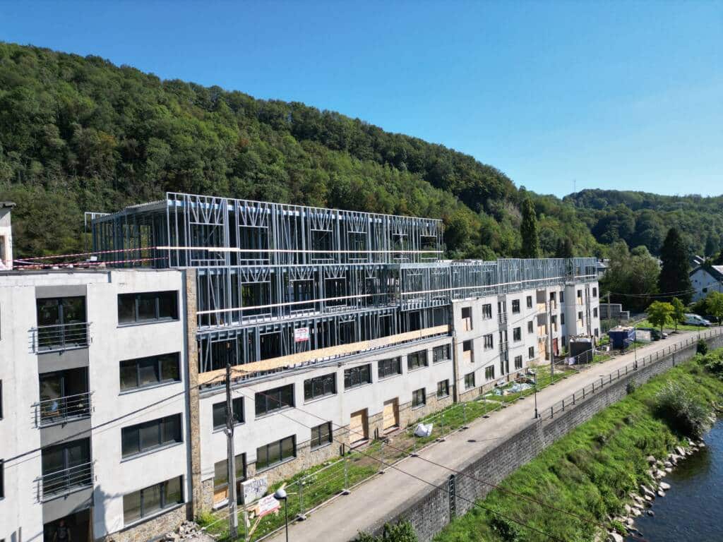 Structure métallique rehausse