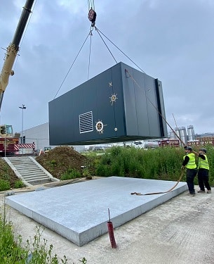 Levage d’un module préfabriqué ModuHome en ossature métallique.